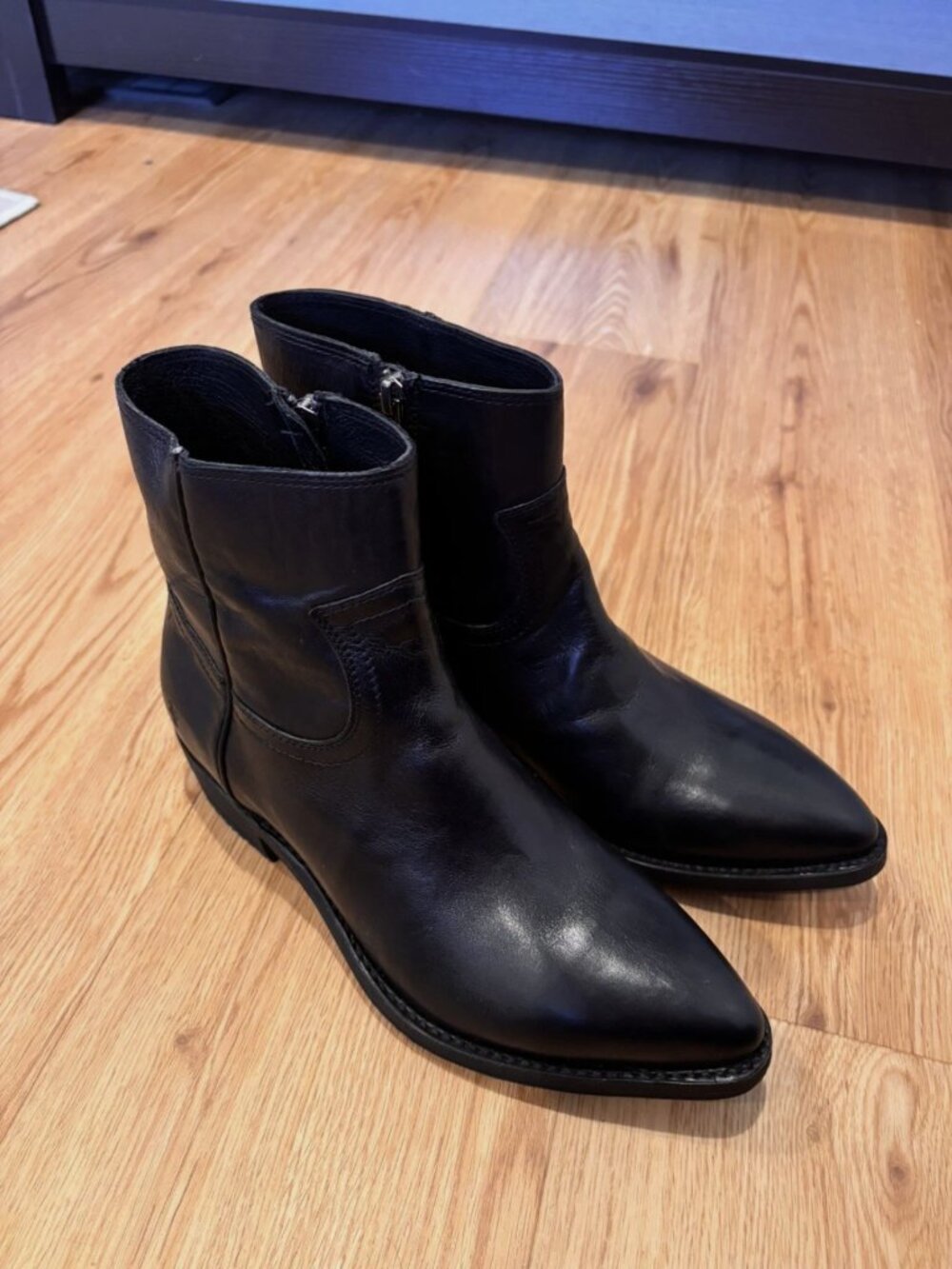 Women's Size 9 B Frye Billy Inside Zip Bootie Black Leather Ankle Boots